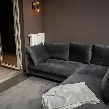 Modern Black 4 Mit Balkon Apartment